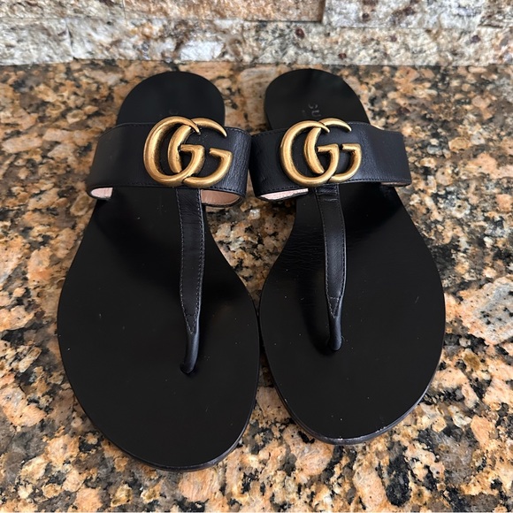 Gucci Black Leather thong sandal with Double G - Picture 2 of 7
